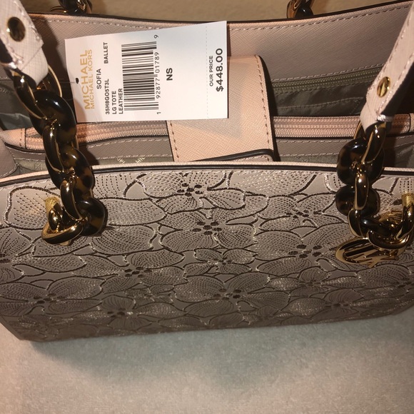 Michael Kors! Brand new with tag🔥🔥🔥 - Picture 6 of 8